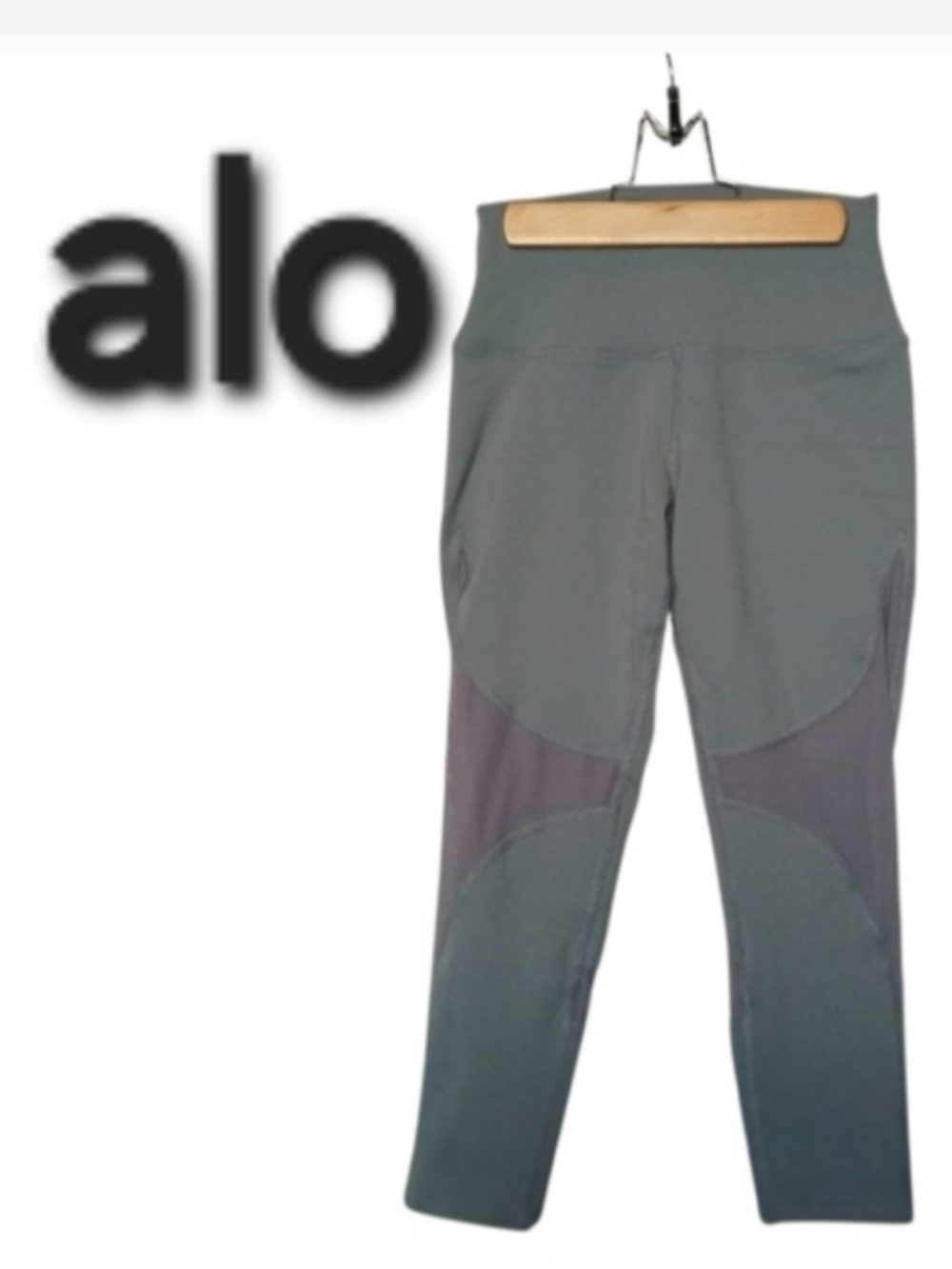 Alo Yoga Capri Cropped Training Leggings Athletic Pants in Coast Blue XS